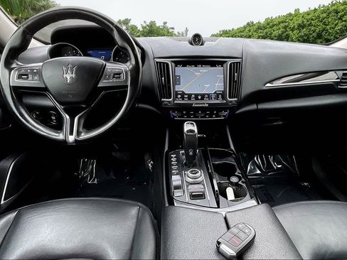 Used 2019 Maserati Levante image 7