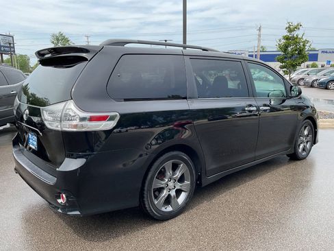 Used 2015 Toyota Sienna SE FWD image 7