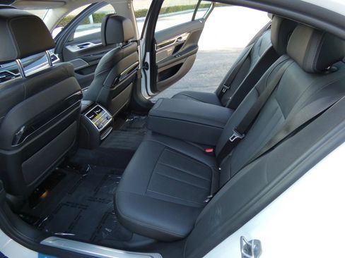 Used 2022 BMW 745e xDrive image 46