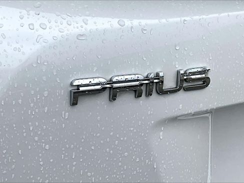 Used 2018 Toyota Prius Two w/ Prius Two Safety Plus Package FWD image 10