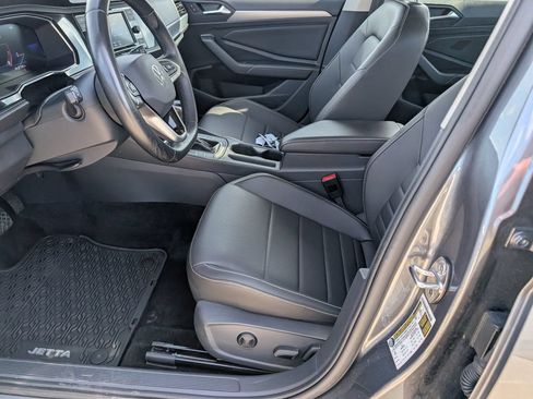Used 2023 Volkswagen Jetta SE FWD image 11