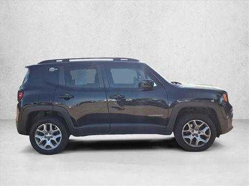 Used 2017 Jeep Renegade Latitude AWD/4WD image 4