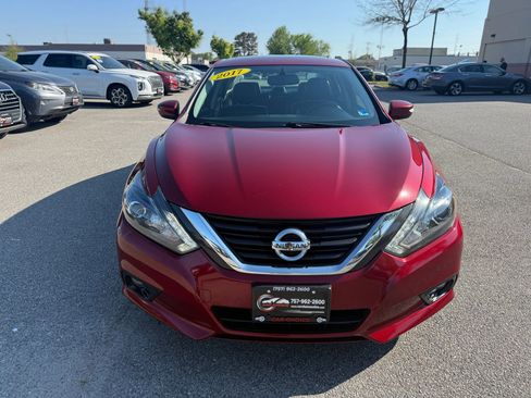 Used 2017 Nissan Altima 3.5 SL w/ 3.5SL Technology Package image 4