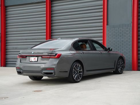 Used 2022 BMW 740i w/ M Sport Package RWD image 12