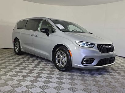 Used 2024 Chrysler Pacifica Limited