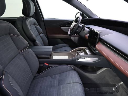 New 2026 Lincoln Nautilus Black Label w/ Jet Appearance Package AWD/4WD image 16
