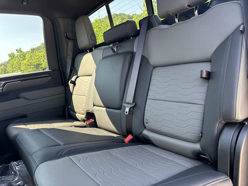 New 2026 Chevrolet Silverado 2500 ZR2 AWD/4WD image 22