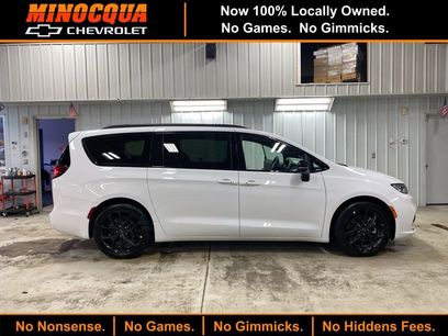Used 2025 Chrysler Pacifica Limited