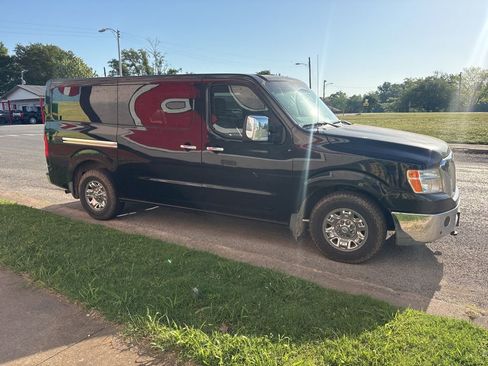 Used 2016 Nissan NV 3500 SL image 7