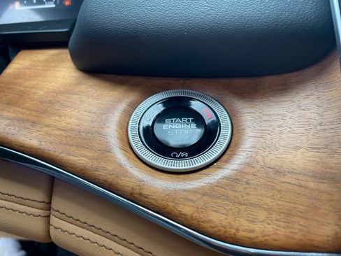 Used 2024 Jeep Grand Cherokee L Summit AWD/4WD image 39