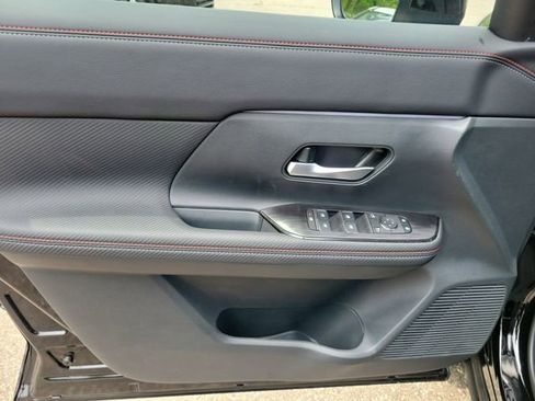 New 2025 Nissan Kicks SR image 16