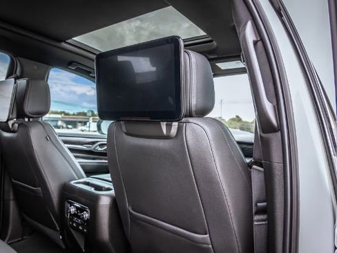 Used 2021 GMC Yukon Denali w/ Denali Premium Package image 28