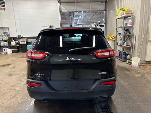 Used 2016 Jeep Cherokee Latitude w/ Safety/Convenience Group AWD/4WD image 6