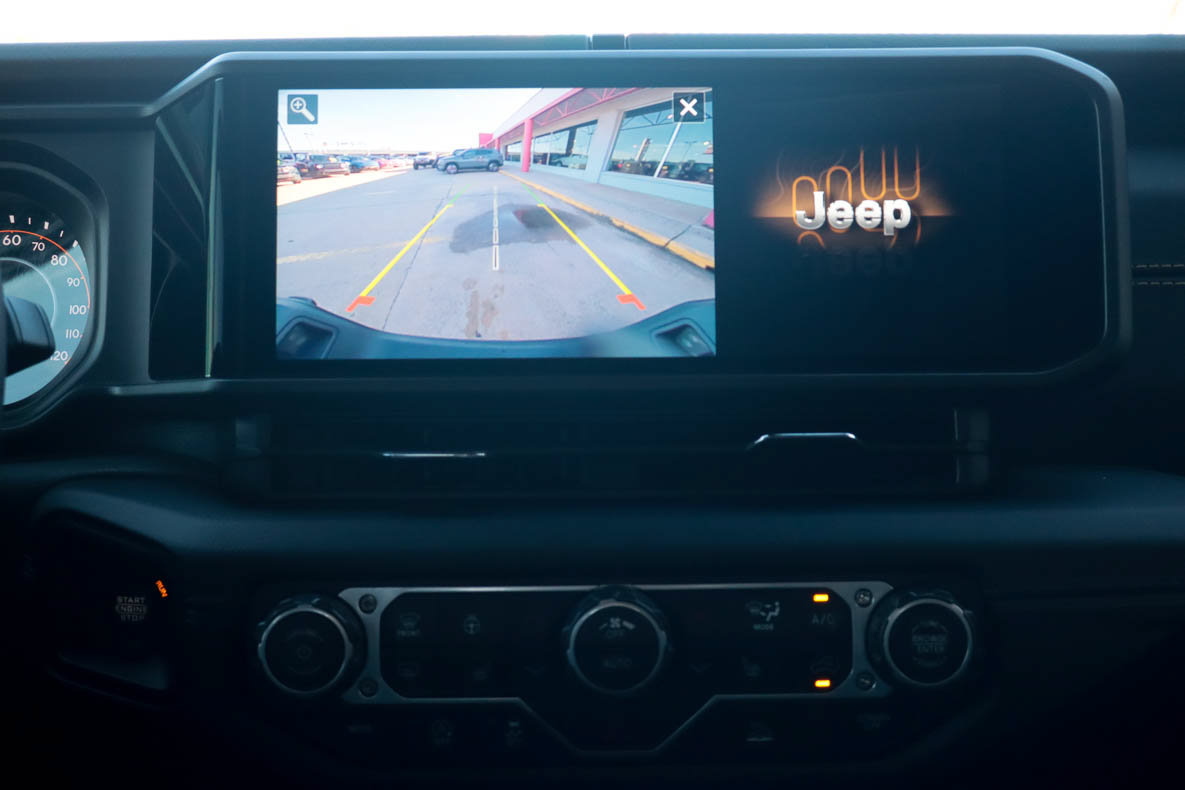 Used 2025 Jeep Gladiator Mojave AWD/4WD image 12