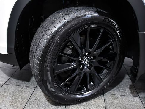 Used 2019 Toyota Highlander SE AWD/4WD image 7