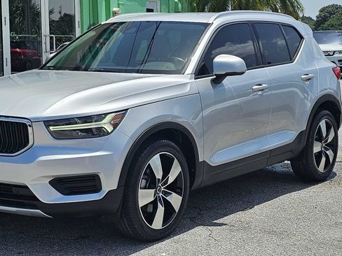 Used 2019 Volvo XC40 T5 Momentum AWD/4WD image 1