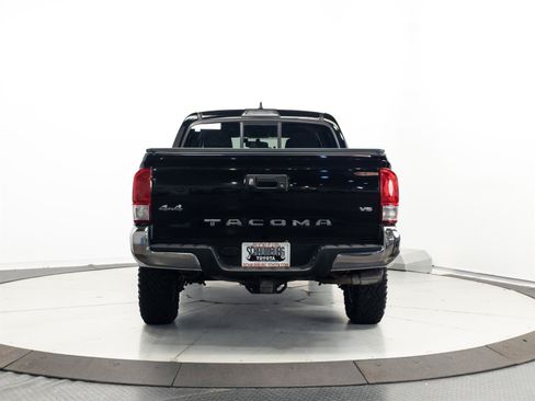 Used 2016 Toyota Tacoma SR5 w/ Exterior Package AWD/4WD image 9