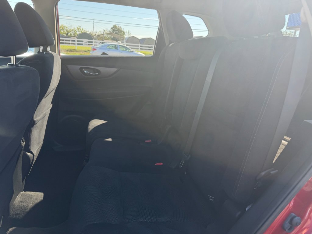 Used 2016 Nissan Rogue SV FWD image 14