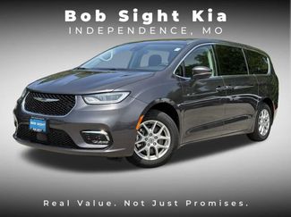 Used 2023 Chrysler Pacifica Touring-L FWD video 1