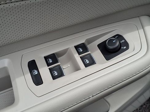 New 2026 Volkswagen Atlas SE image 10