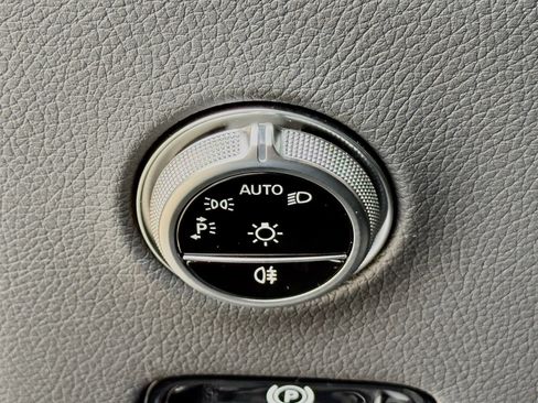 Used 2025 Mercedes-Benz GLC 300 image 29