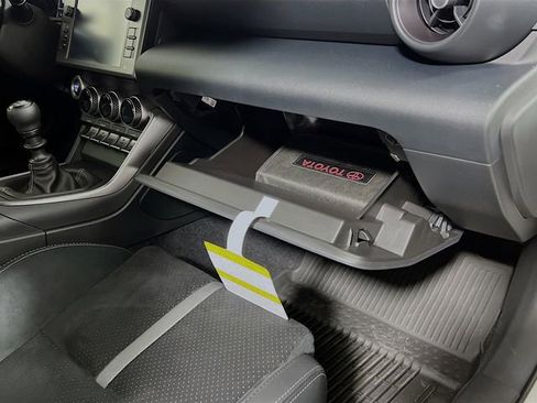 New 2025 Toyota GR86 Premium image 30