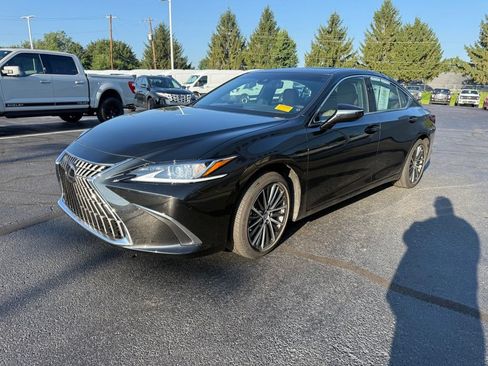 Used 2025 Lexus ES 350 w/ Premium Package FWD image 2