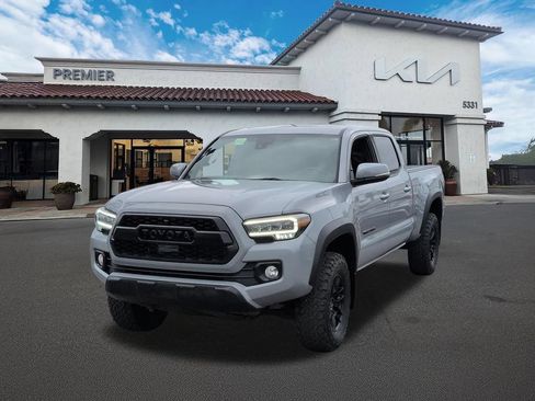 Used 2021 Toyota Tacoma TRD Off-Road w/ TRD Premium Off Road Package AWD/4WD image 4