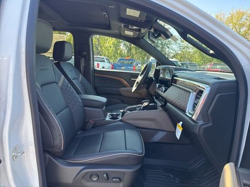 New 2026 GMC Canyon Denali image 13