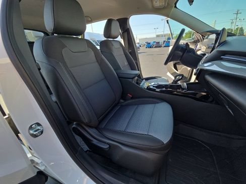 Used 2025 Chevrolet Trax LT w/ LT Convenience Package FWD image 23