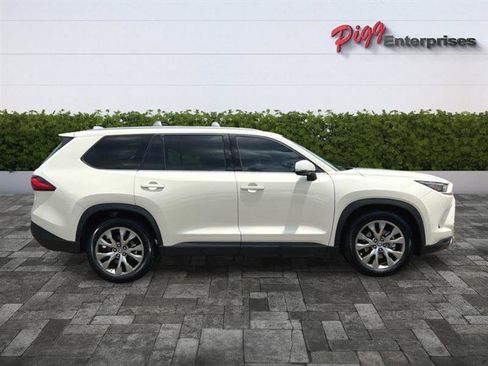 Used 2024 Toyota Grand Highlander FWD image 7