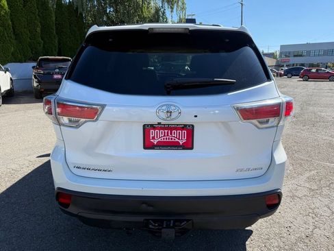 Used 2016 Toyota Highlander XLE AWD/4WD image 6