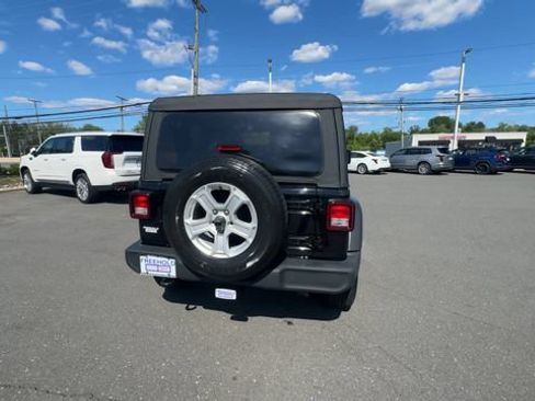 Used 2018 Jeep Wrangler Sport AWD/4WD image 7