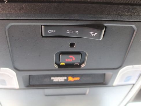 Used 2024 Toyota Tacoma SR5 AWD/4WD image 35