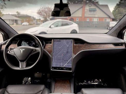 Used 2018 Tesla Model X 100D image 11