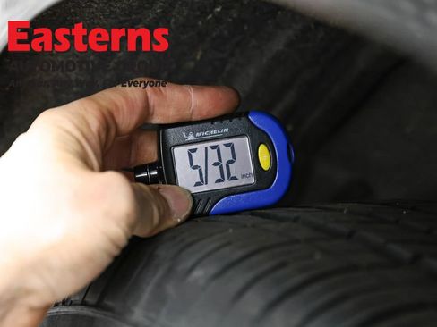 Used 2023 Chrysler Pacifica Touring-L image 27