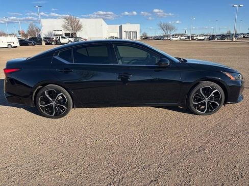 Used 2024 Nissan Altima 2.5 SR w/ SR Premium Package image 8