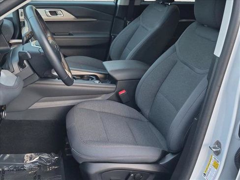 Used 2025 Ford Explorer Active RWD image 16