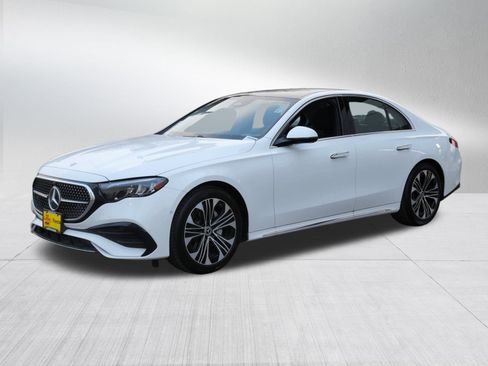 Used 2025 Mercedes-Benz E 350 4MATIC Sedan image 3