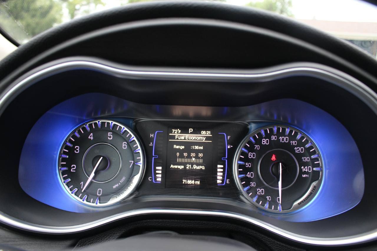 Used 2015 Chrysler 200 Limited w/ Convenience Group FWD image 22