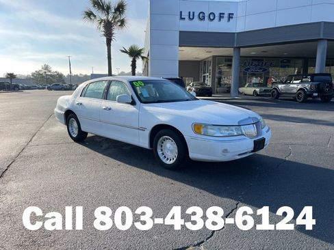 Used 2000 Lincoln Town Car Executive image 1