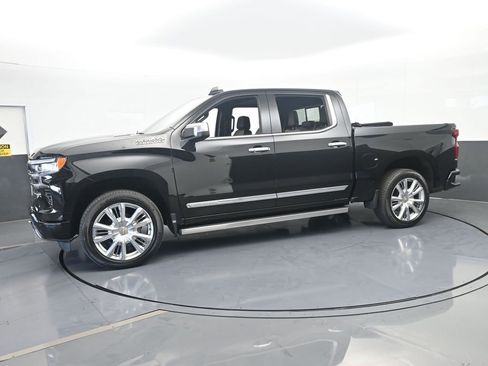 Used 2023 Chevrolet Silverado 1500 High Country w/ High Country Premium Package AWD/4WD image 2