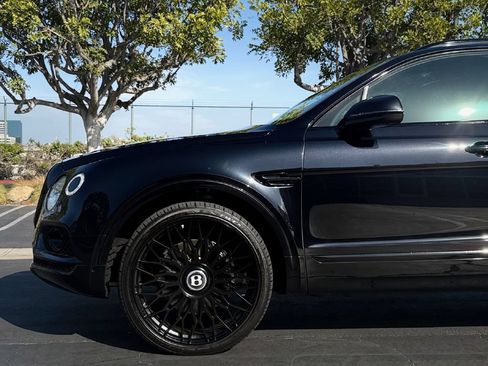 Used 2017 Bentley Bentayga AWD/4WD image 8