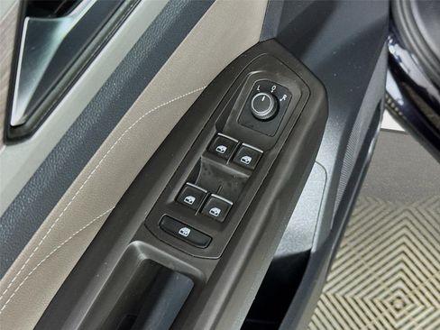 Used 2022 Volkswagen Atlas Cross Sport SE FWD image 20