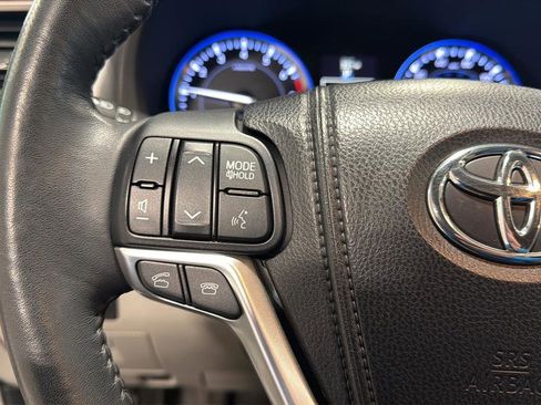 Used 2015 Toyota Highlander Limited image 26