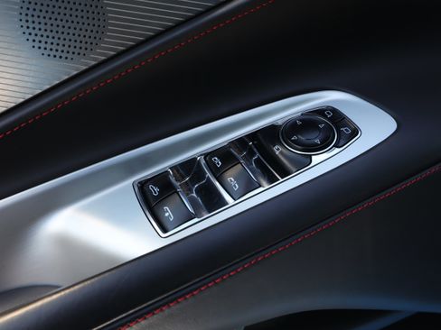 Used 2021 Chevrolet Corvette Stingray Premium Conv w/ Z51 Performance Package RWD image 21
