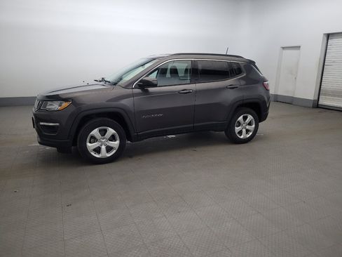 Used 2018 Jeep Compass Latitude w/ Cold Weather Group AWD/4WD image 3