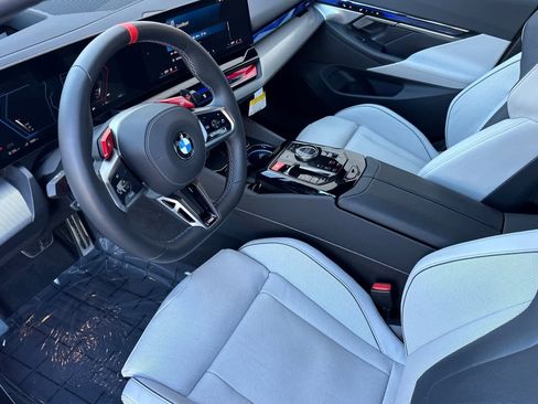 Used 2025 BMW M5 w/ Carbon Package image 11