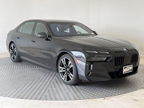 Certified 2023 BMW i7 xDrive60 AWD/4WD image 7