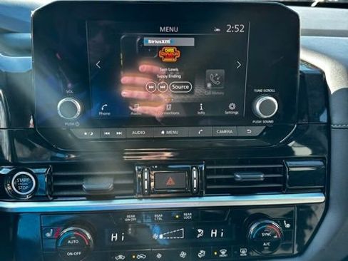 Used 2024 Nissan Pathfinder SV image 21